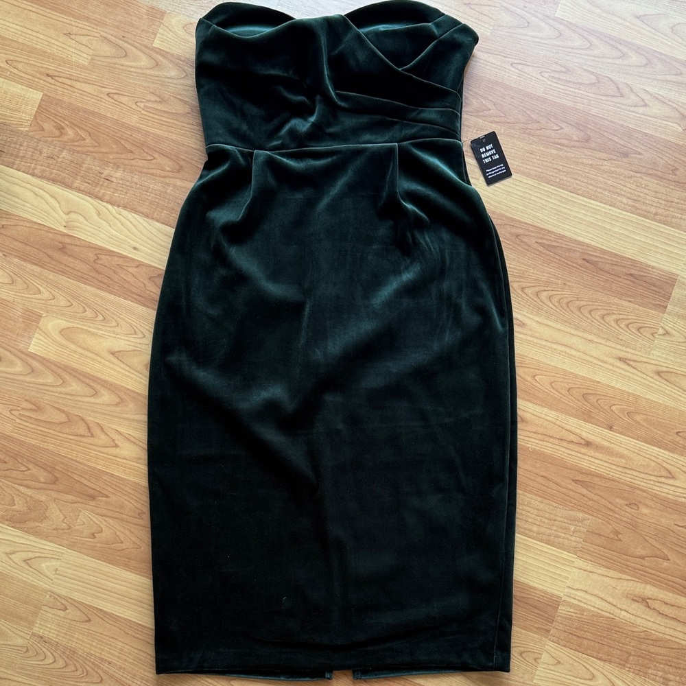 Express Strapless Velvet Sheath Dress in Dark Green